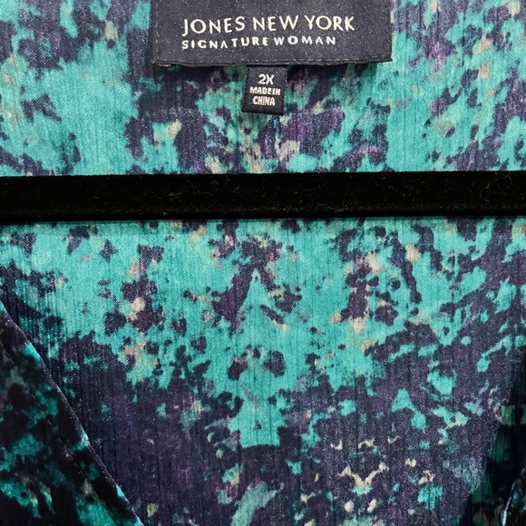 Jones New York Ruffle Front Blouse. - Picture 2 of 5